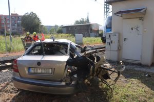 Ujížděl policistům – smetl ho vlak