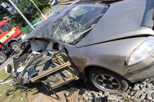 Ujížděl policistům – smetl ho vlak