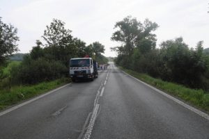 Uvolněný náklad z nákladního vozidla usmrtil chodce