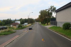 Vážná nehoda vozidla a motocyklu v Karlových Varech