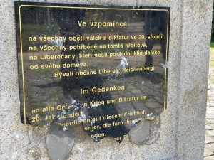Zahradu vzpomínek v Liberci zdevastovali vandalové