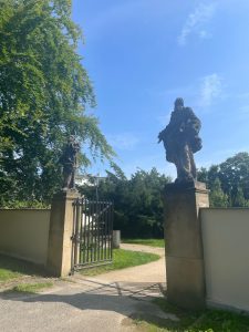 Zahradu vzpomínek v Liberci zdevastovali vandalové