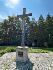 Zahradu vzpomínek v Liberci zdevastovali vandalové