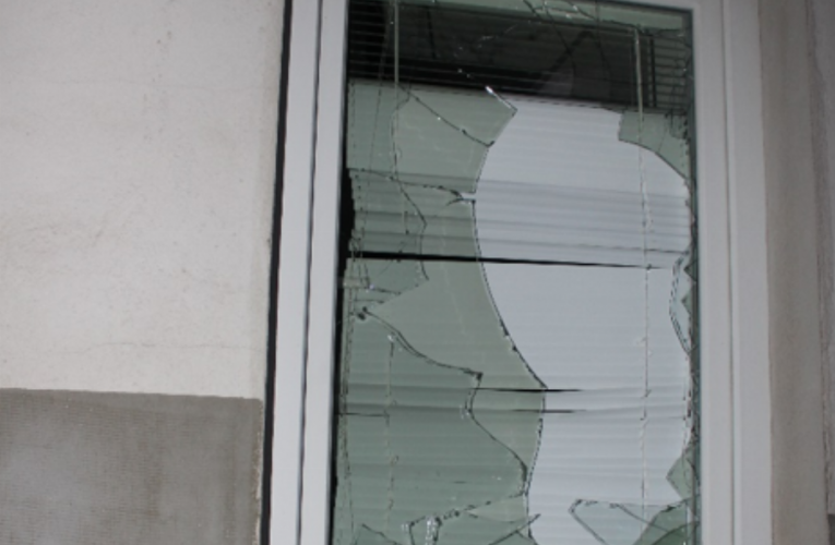 Během jednoho měsíce se měli vloupat do šesti prodejen