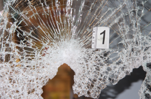 Během jednoho měsíce se měli vloupat do šesti prodejen