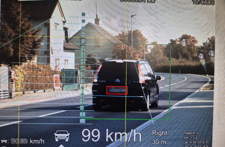 Citroën C4 letěl Českou Skalicí