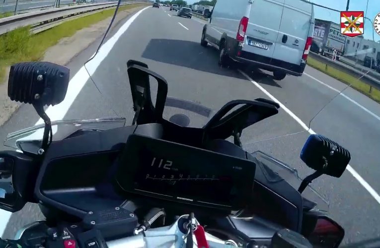 Dálniční policisté předvedli perfektní spolupráci