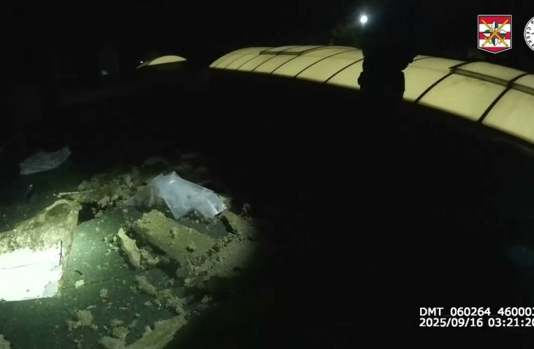 Do zlatnictví chtěli přes střechu