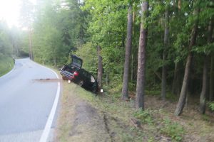 Havárie vozu do stromu