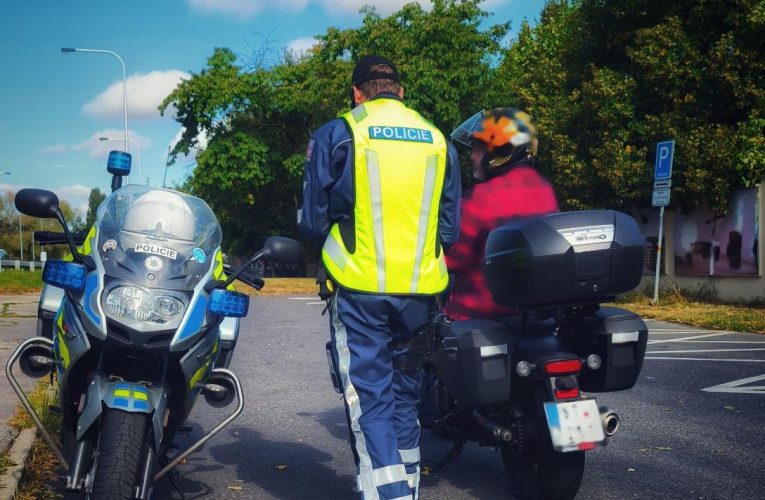 Kaskadérský manévr zastavil provoz na trati