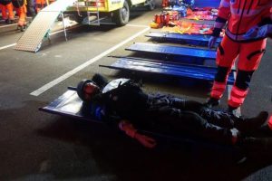 Noční cvičení v hypermarketu