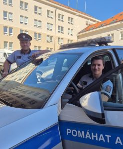 Policisté ženě zachránili život