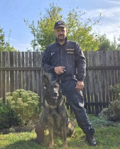 Služební pes vypátral podezřelého