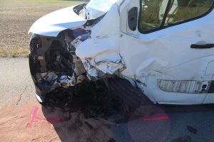 Střet motocyklu s dodávkou