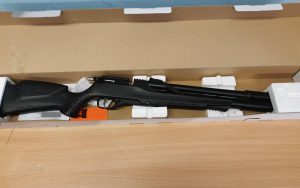 Terč umístil před dveře