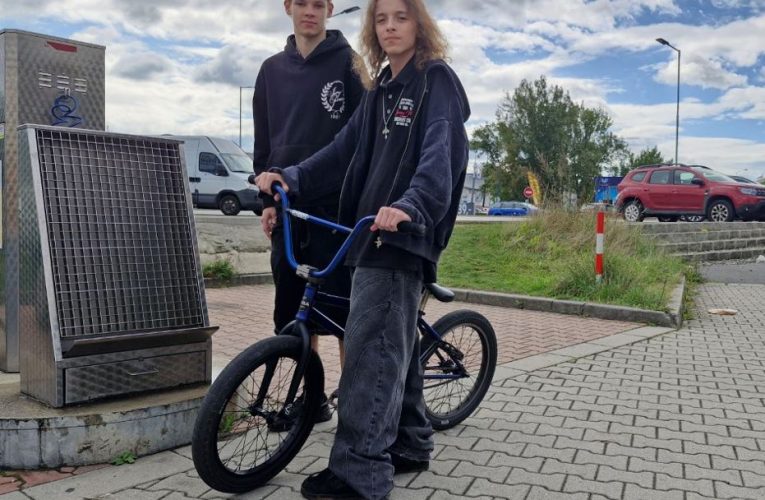 Vedoucí obvodního oddělení poděkoval chlapcům za jejich přístup