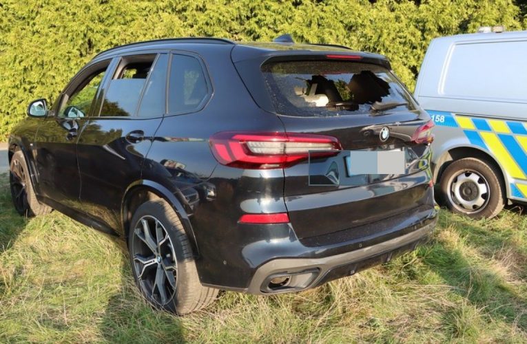 Za denního světla se měl vloupat jak do rodinných domů, tak do vozidel