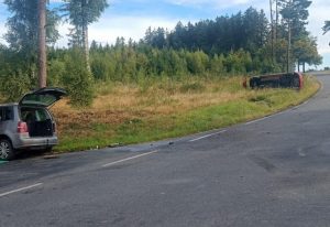 Zraněnému řidiči pomáhal policejní psovod