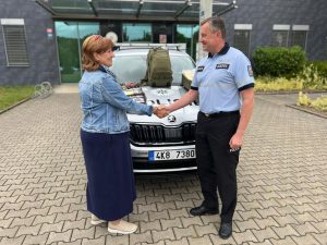 Darem jsme přijali dva záchranářské batohy