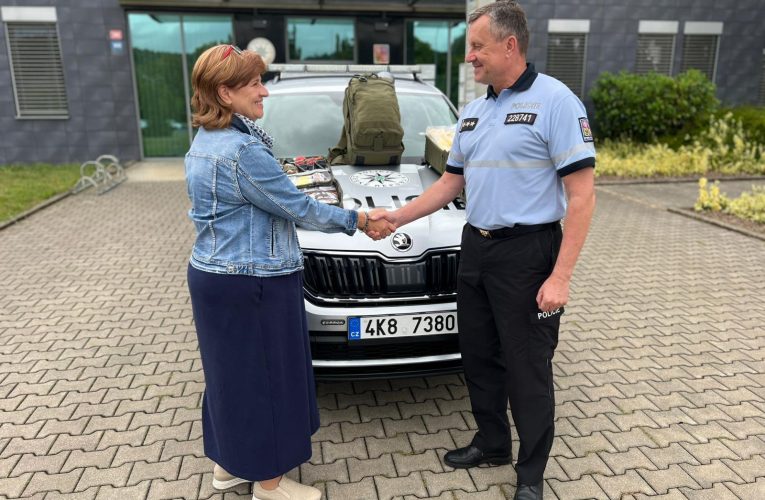 Darem jsme přijali dva záchranářské batohy