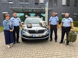 Darem jsme přijali dva záchranářské batohy