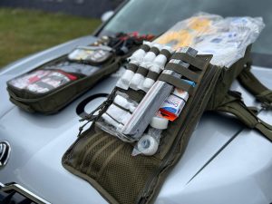 Darem jsme přijali dva záchranářské batohy