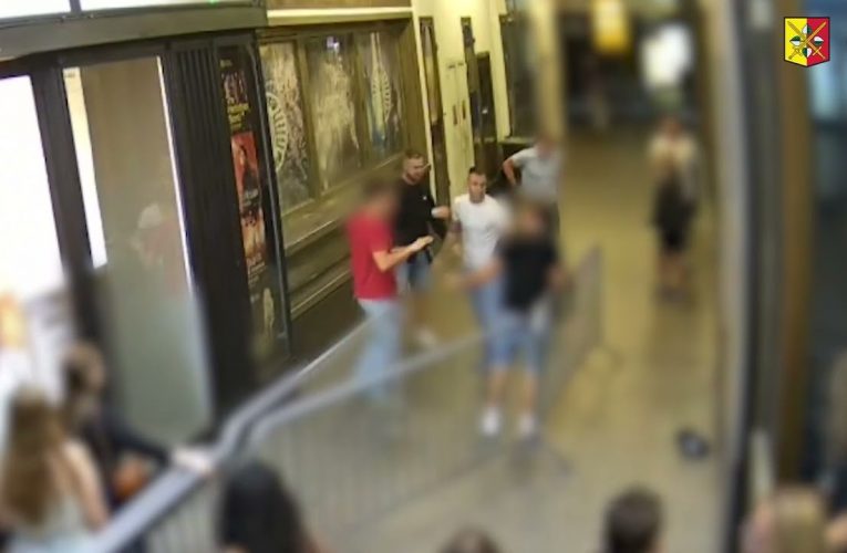 Pěstí mu zlomil čelist