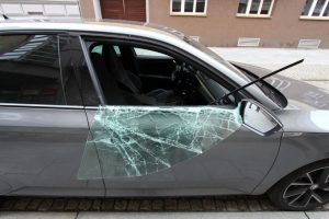 Po osmi letech byl propuštěn na svobodu, náprava mu však nevydržela dlouho.