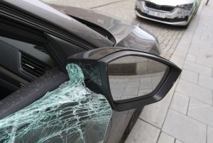 Po osmi letech byl propuštěn na svobodu, náprava mu však nevydržela dlouho.