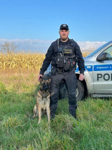 Policejní pes KID zachránil život ztracenému myslivci