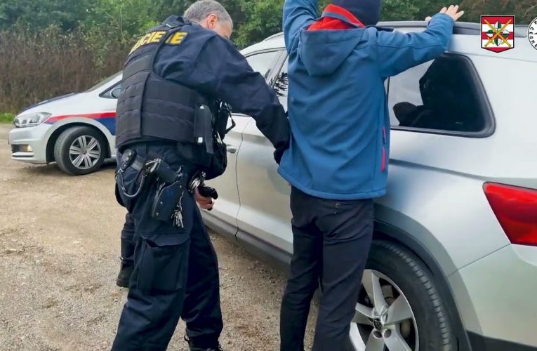 Pronásledování hranicí nekončí