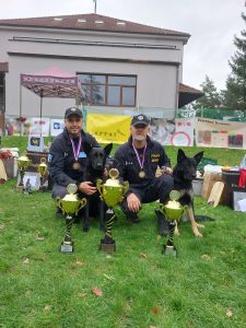 Psovod mjr. Carbol s fenou Qantarou poprvé na mistrovství, vítězství jim uniklo jen o pár bodů