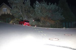 Řídil pod vlivem a bez řidičáku