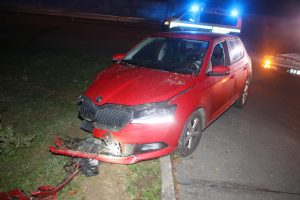 Řídil pod vlivem a bez řidičáku