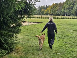 Společný výcvik českých a německých policejních psovodů na Děčínsku