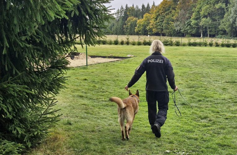 Společný výcvik českých a německých policejních psovodů na Děčínsku