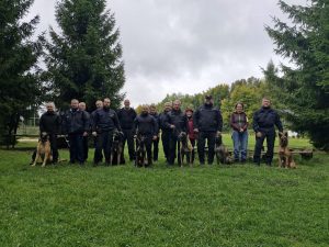 Společný výcvik českých a německých policejních psovodů na Děčínsku