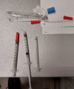 Bodnutí injekční stříkačkou