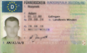 Oba řidičské průkazy jsou padělky