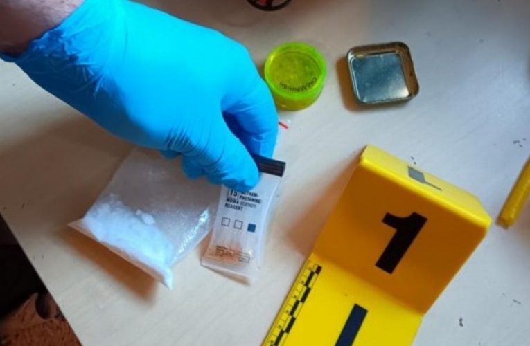 Pervitin sypal přímo do ruky