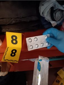 Pervitin sypal přímo do ruky