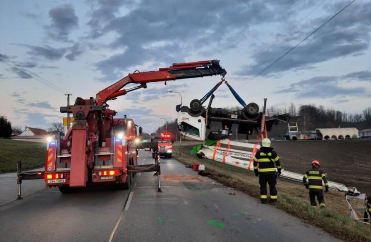 Plošina skončila v poli