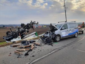 Plošina skončila v poli