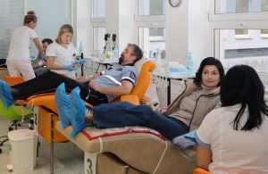 Policisté a civilní zaměstnanci z Moravskoslezského kraje darovali tu nejcennější tekutinu, kterou v těle mají, a tou je krev