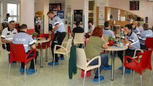 Policisté a civilní zaměstnanci z Moravskoslezského kraje darovali tu nejcennější tekutinu, kterou v těle mají, a tou je krev