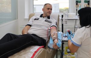 Policisté a civilní zaměstnanci z Moravskoslezského kraje darovali tu nejcennější tekutinu, kterou v těle mají, a tou je krev