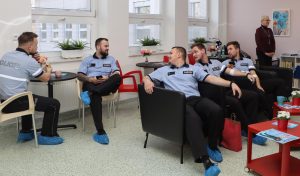 Policisté a civilní zaměstnanci z Moravskoslezského kraje darovali tu nejcennější tekutinu, kterou v těle mají, a tou je krev