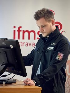 Policisté a civilní zaměstnanci z Moravskoslezského kraje darovali tu nejcennější tekutinu, kterou v těle mají, a tou je krev