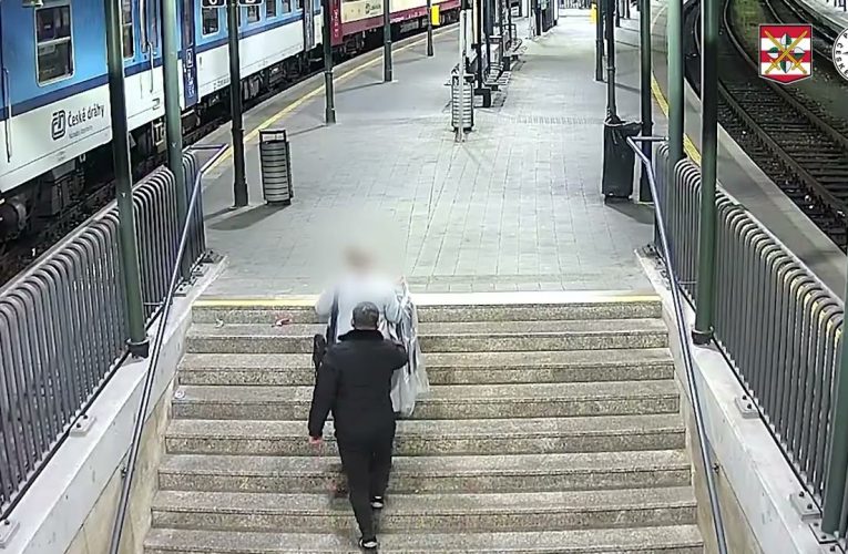 Do lokálu se už nedostal