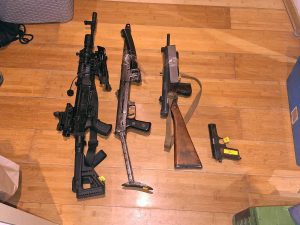 Cizinec vyráběl, jeho partnerka především prodávala